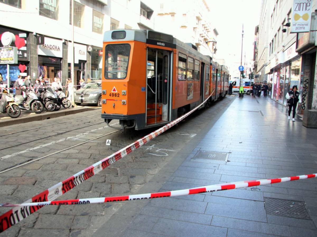 Travolta Dal Tram In Centro A Milano: Grave Una Ragazza Di 20 Anni - Il ...